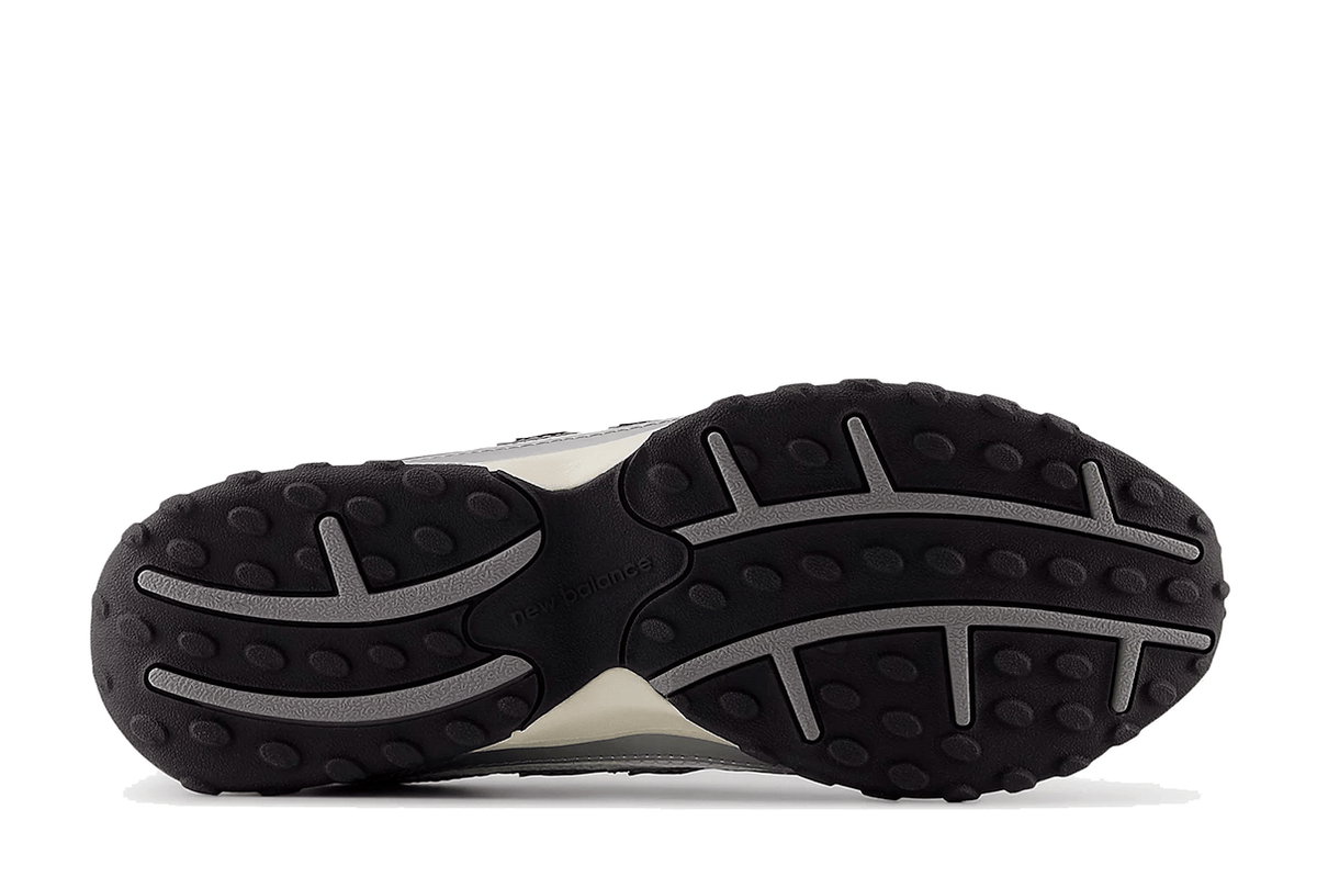 Tênis New Balance 204L Silver Metallic Black Prateado