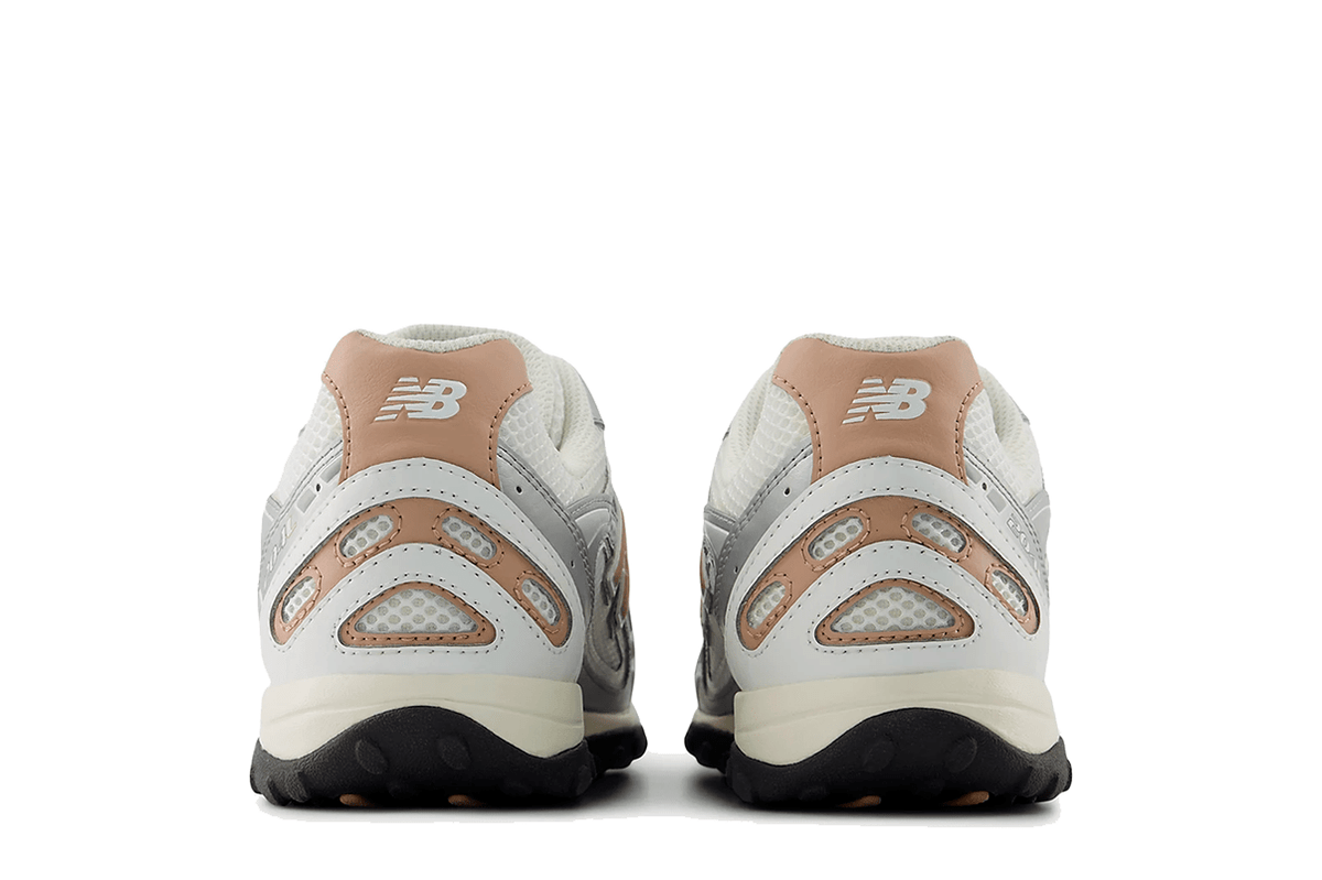 Tênis New Balance 204L Silver Metallic Flat Taupe Prateado
