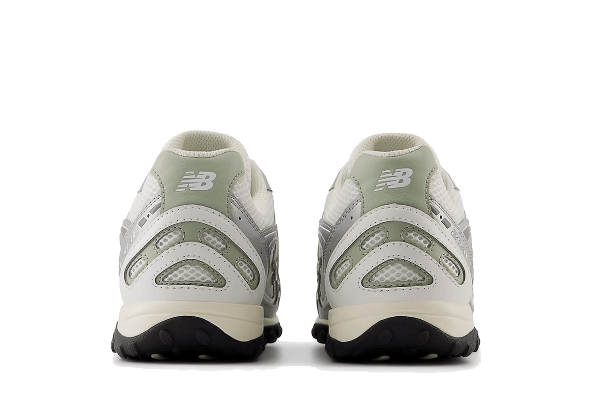 Tênis New Balance 204L Silver Metallic Sage Green Prateado