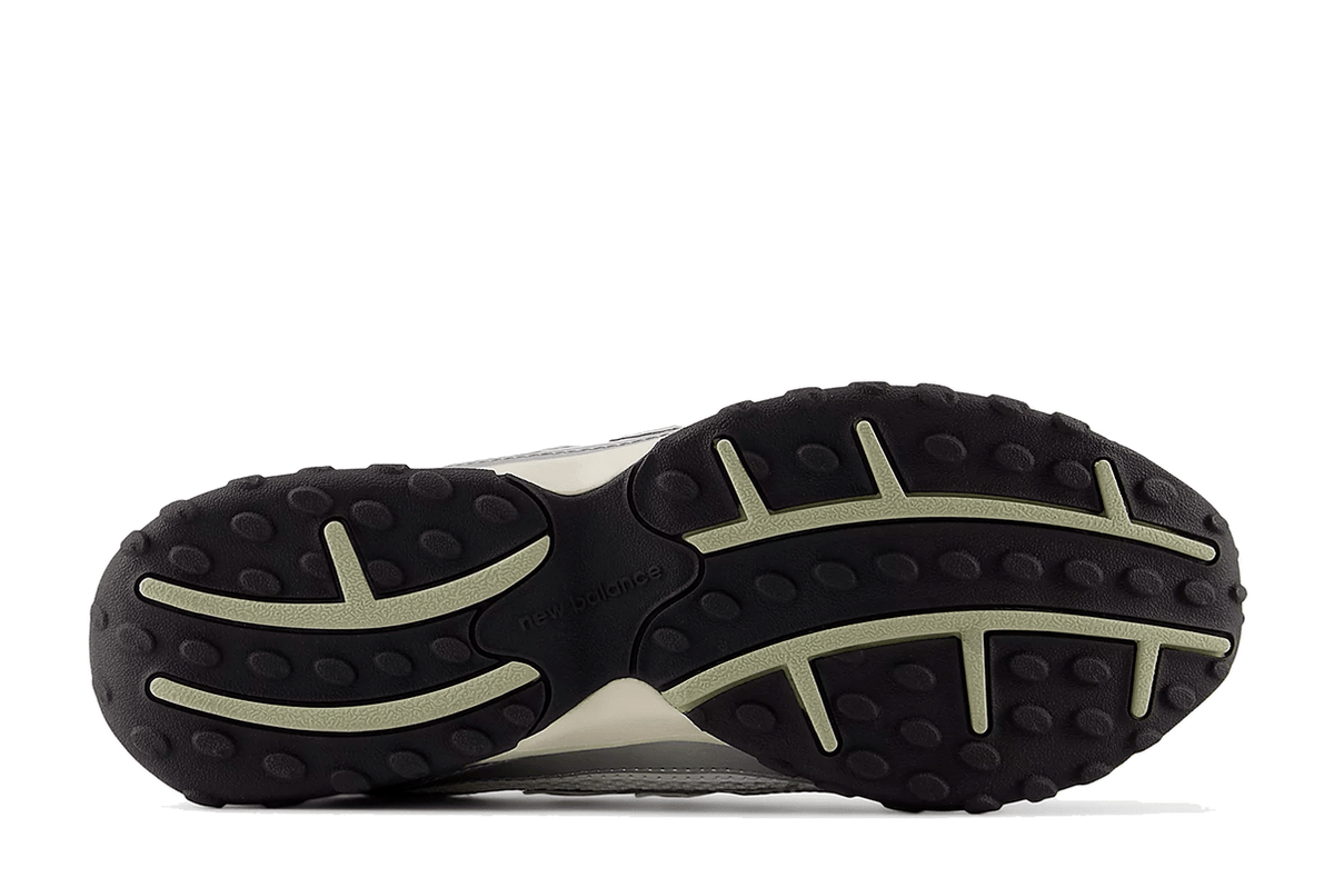 Tênis New Balance 204L Silver Metallic Sage Green Prateado